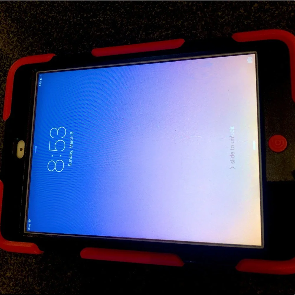 IPad Mini Wi-Fi 16GB White A1432 & Pink Case